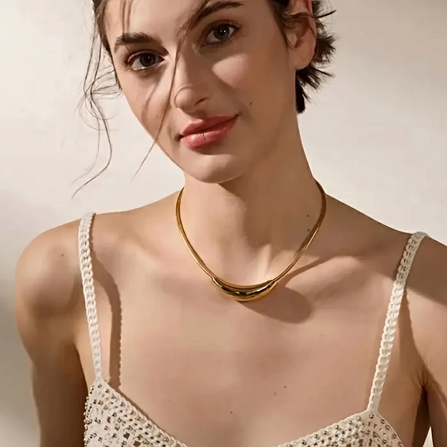 luna curve necklace