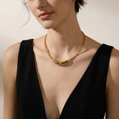 luna curve necklace
