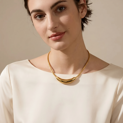 luna curve necklace